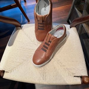 Men's Kizik Shoes, 8 1/2  Cordoba (Medium Brown)